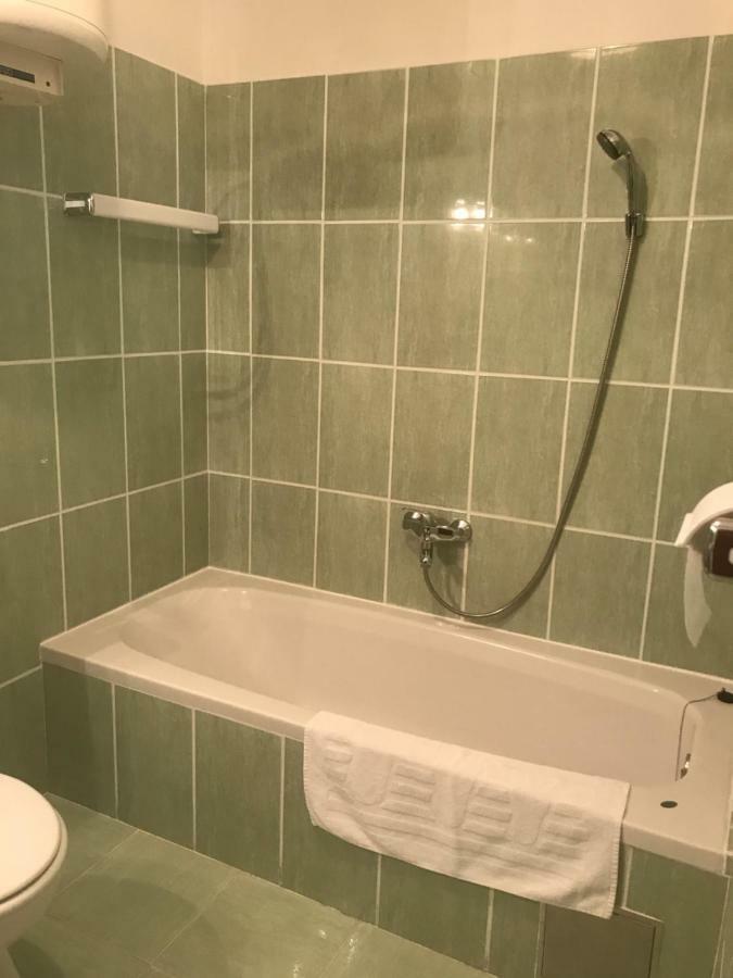 Apartment Pulic ラブ エクステリア 写真